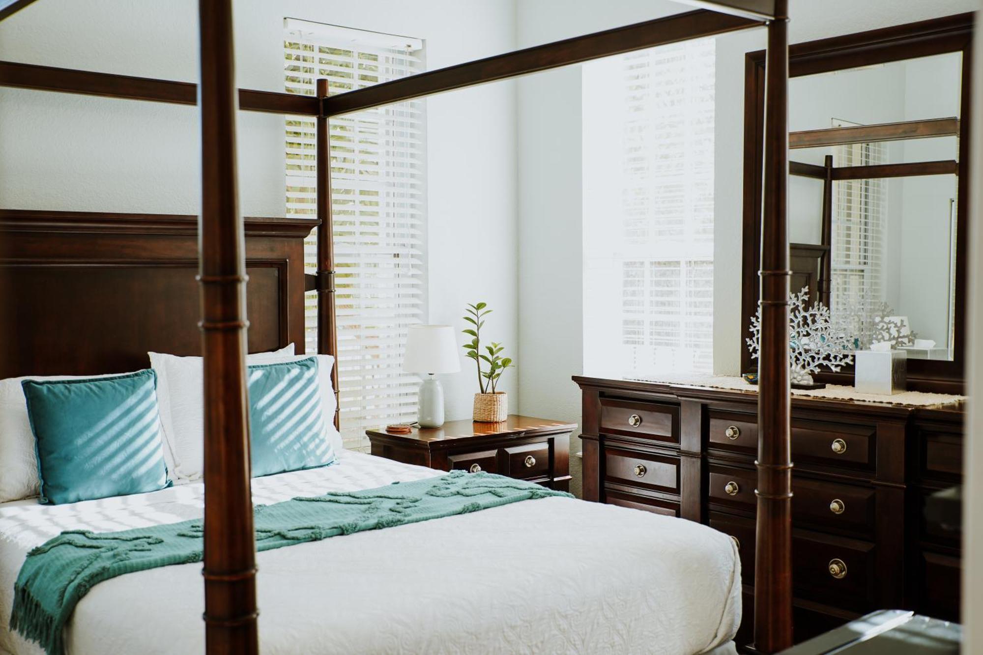 Shangri-La Boutique Bed & Breakfast West Bay Екстер'єр фото