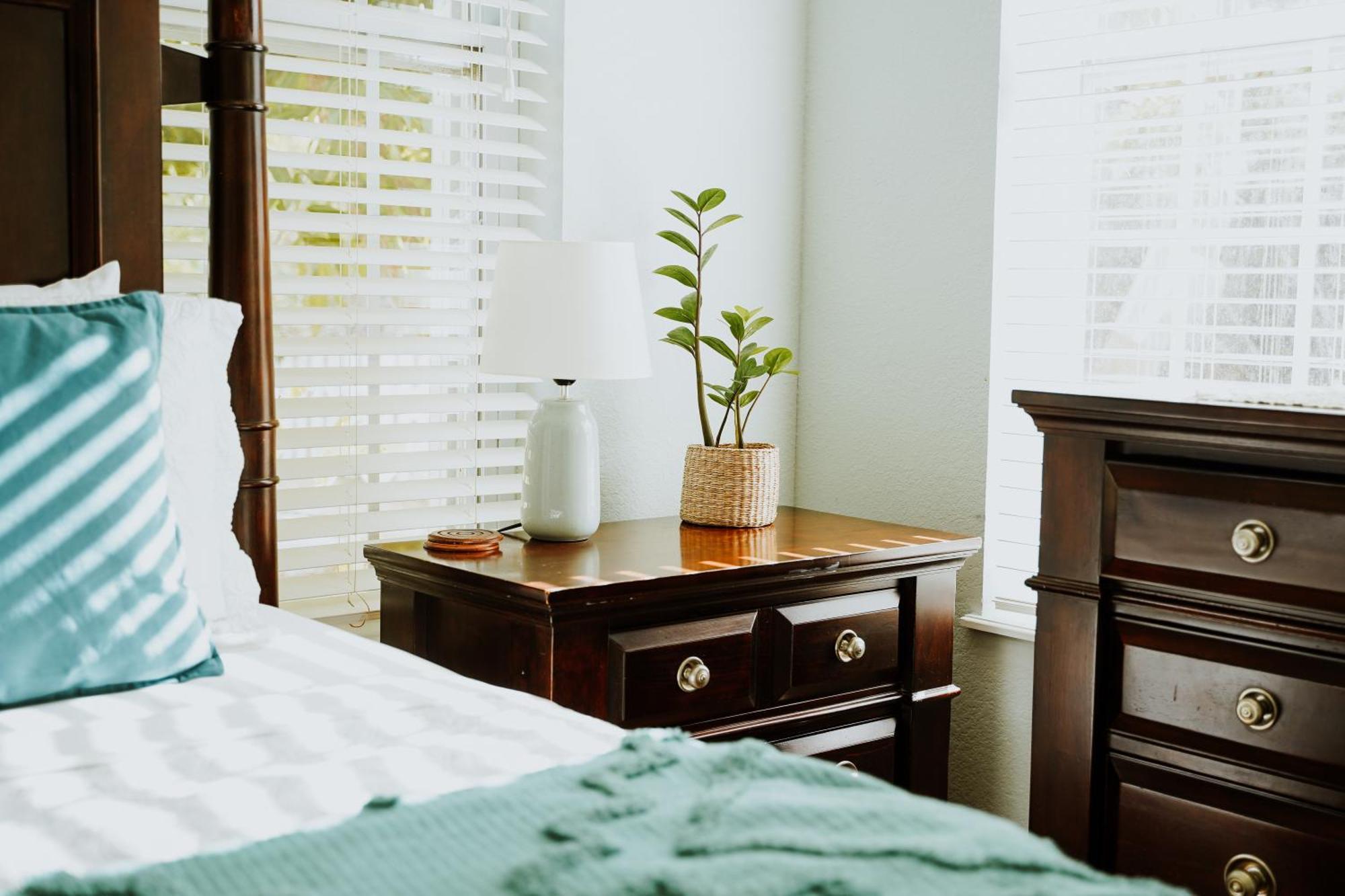 Shangri-La Boutique Bed & Breakfast West Bay Екстер'єр фото