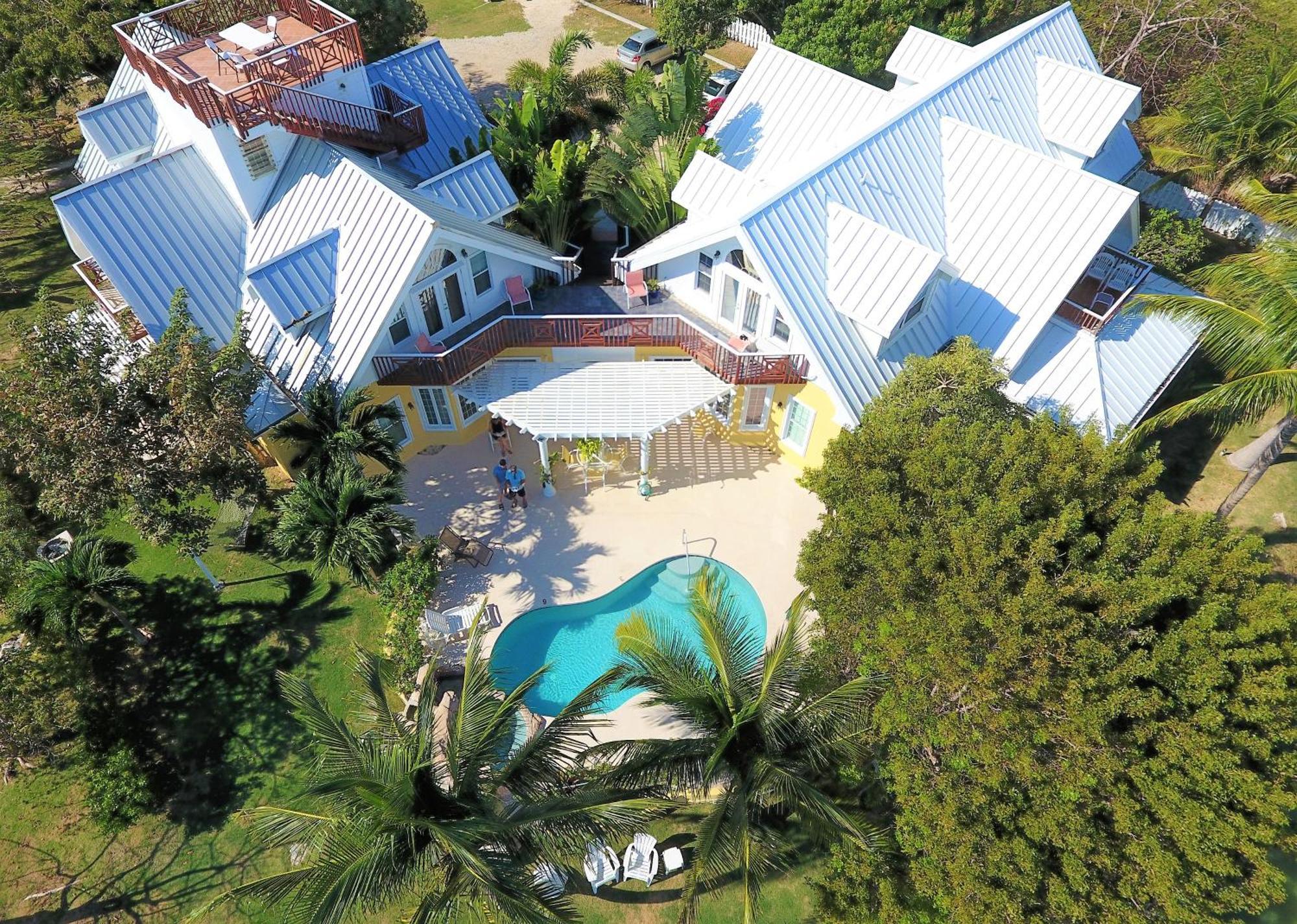 Shangri-La Boutique Bed & Breakfast West Bay Екстер'єр фото