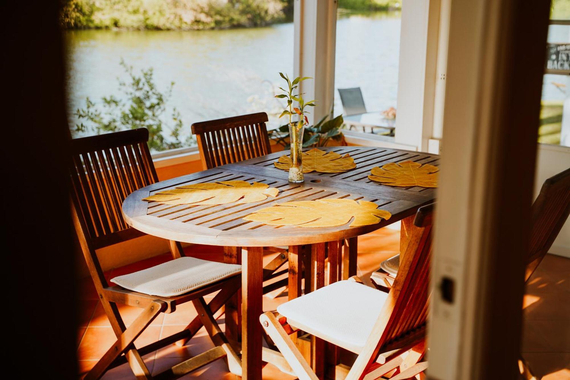 Shangri-La Boutique Bed & Breakfast West Bay Екстер'єр фото