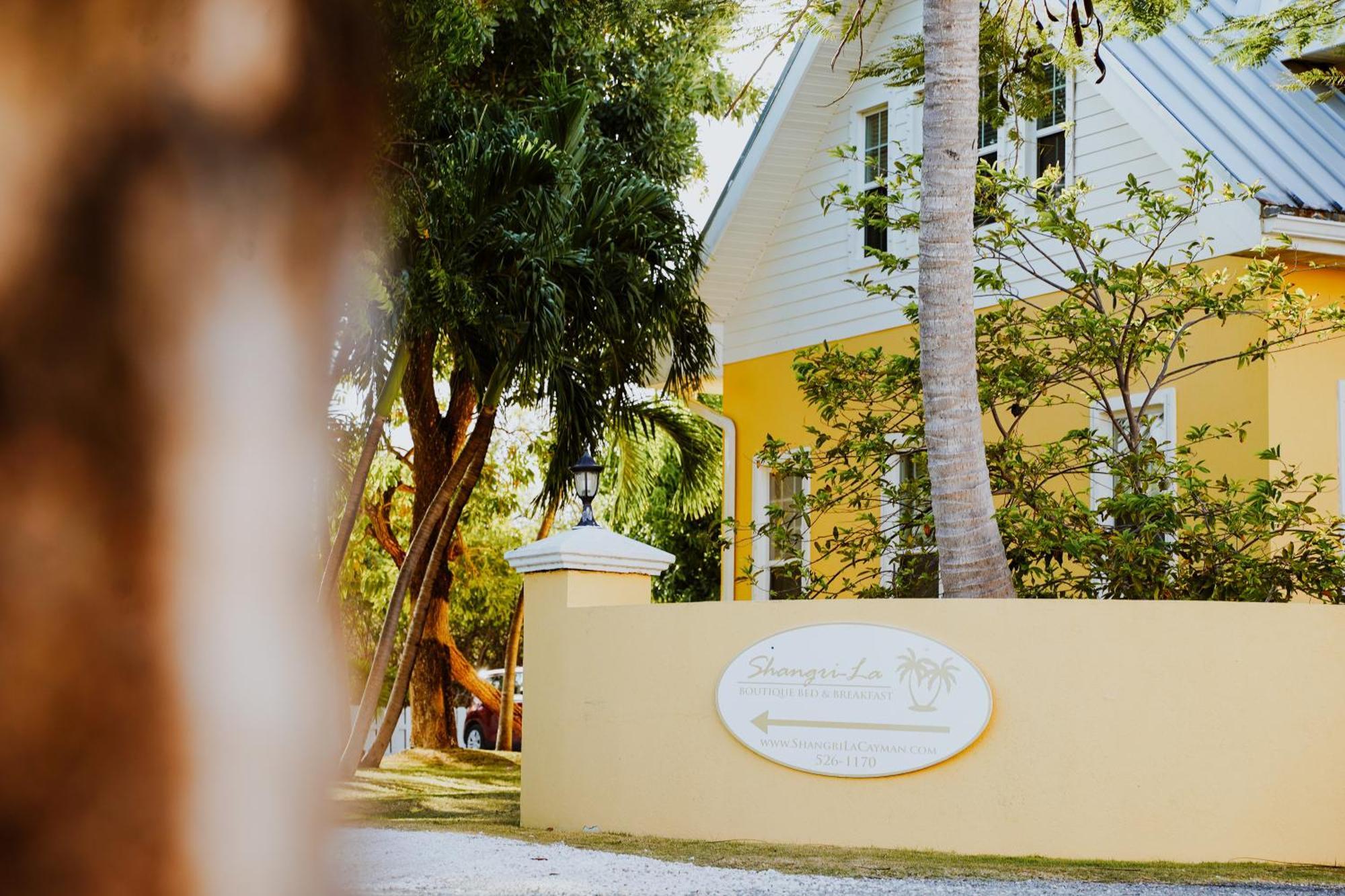 Shangri-La Boutique Bed & Breakfast West Bay Екстер'єр фото
