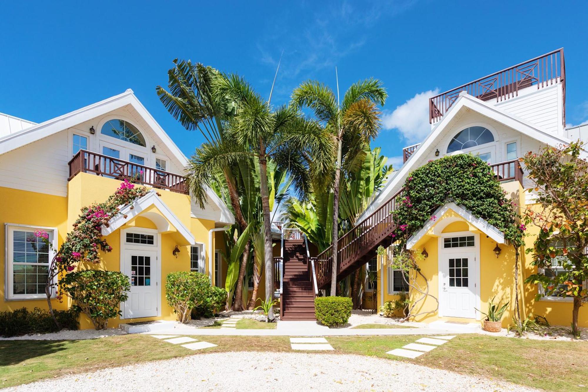 Shangri-La Boutique Bed & Breakfast West Bay Екстер'єр фото