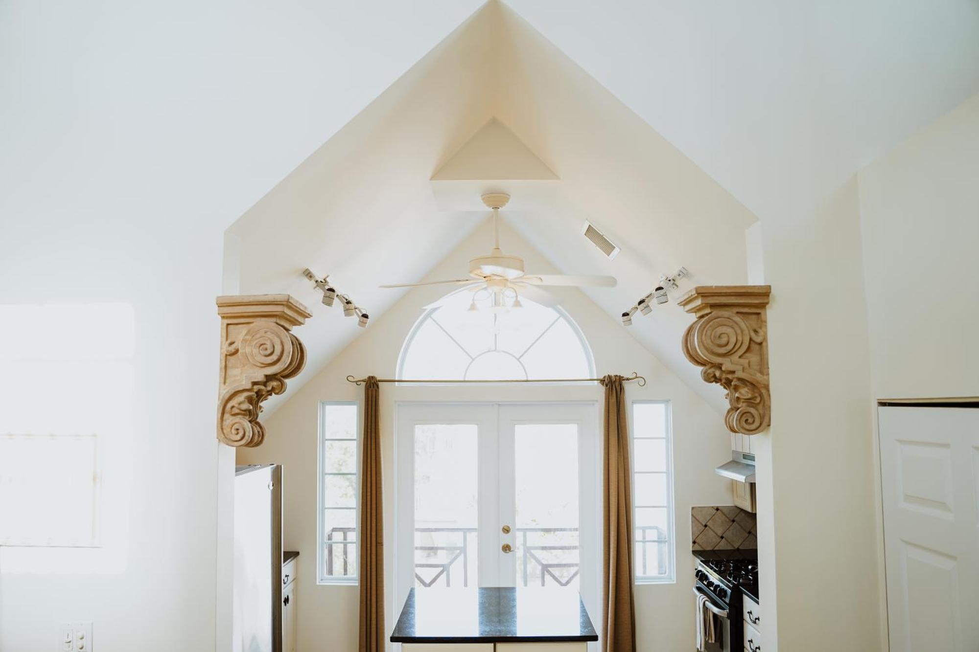 Shangri-La Boutique Bed & Breakfast West Bay Номер фото